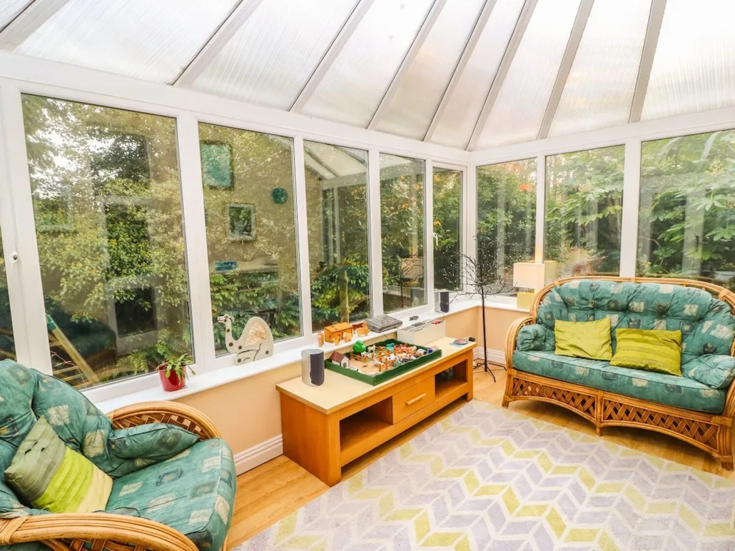 Lyndhurst, Brighouse