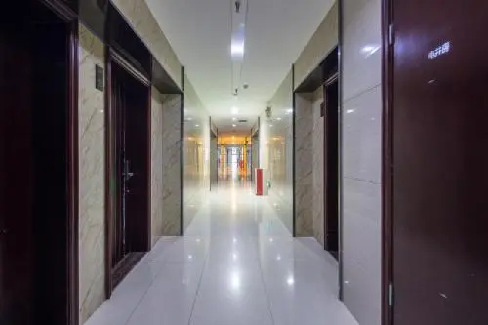 April Fair Duplex Apartment Guagnzhou South Railway Station Ao Yuan Yue Shi Dai Branch