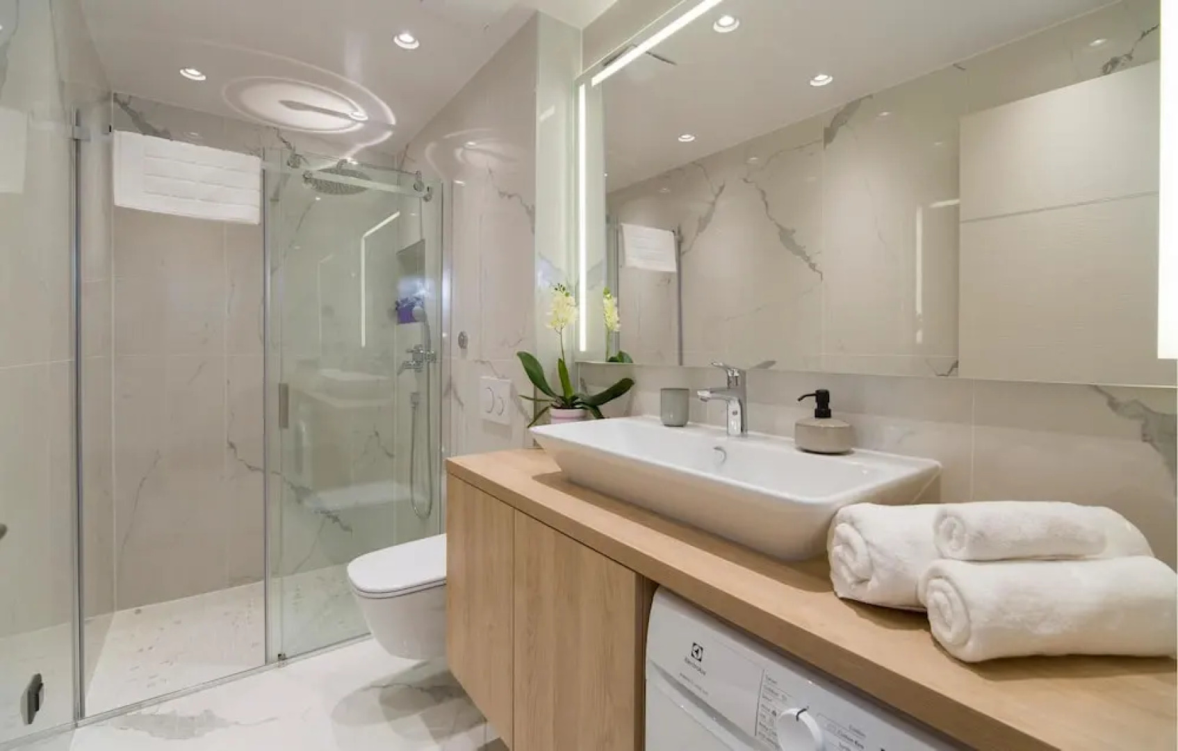 Stunning Apartment in Promajna With Wifi and 2 Bedrooms