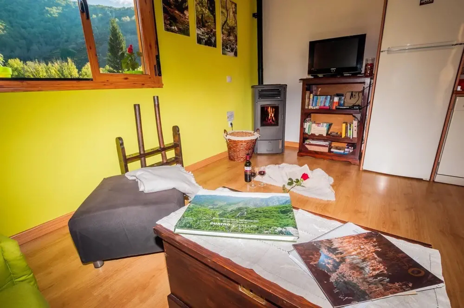 Rural House With Jacuzzi and Fireplace in the Room for 2 People