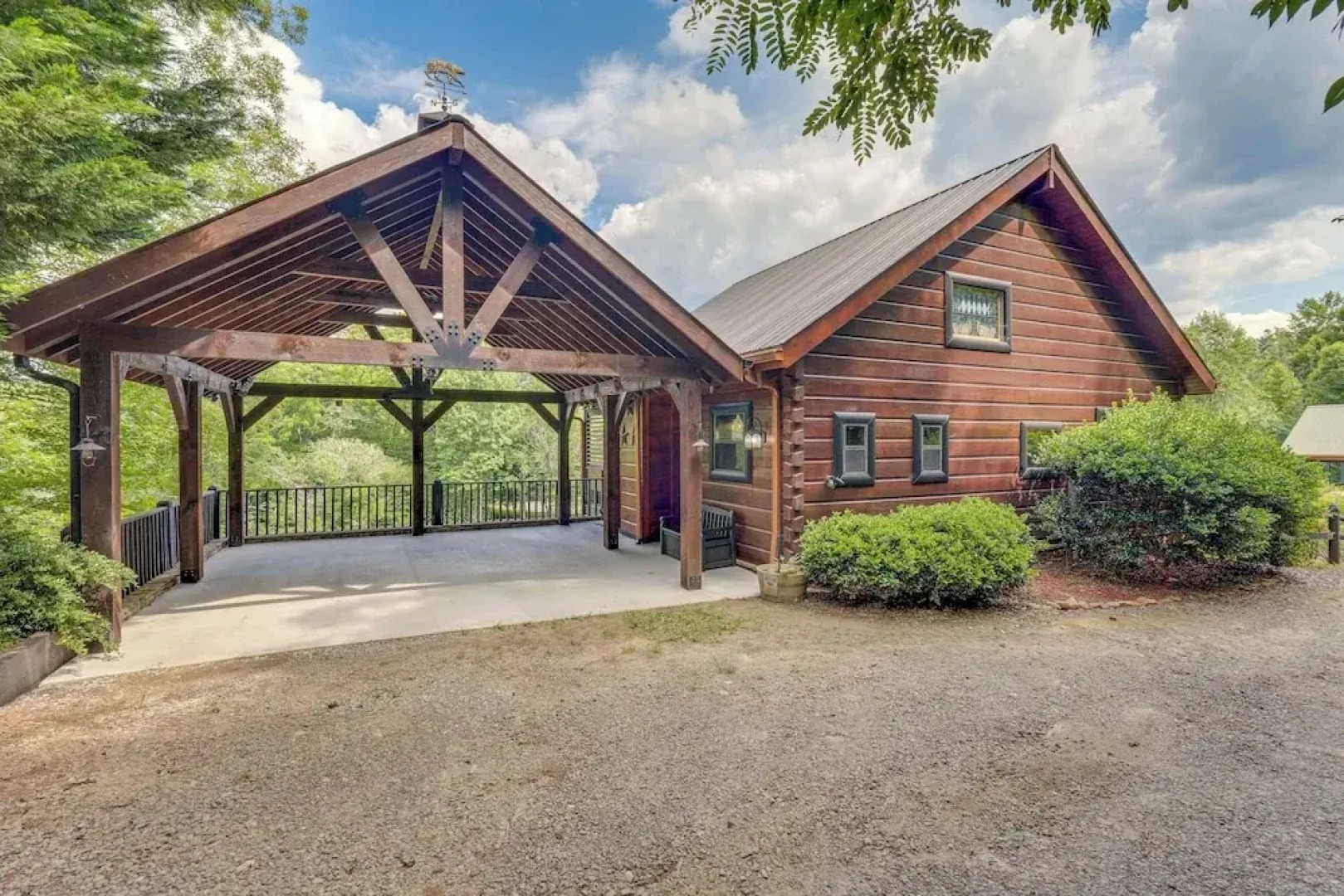 Private Hot Tub: Riverfront Cabin in Murphy