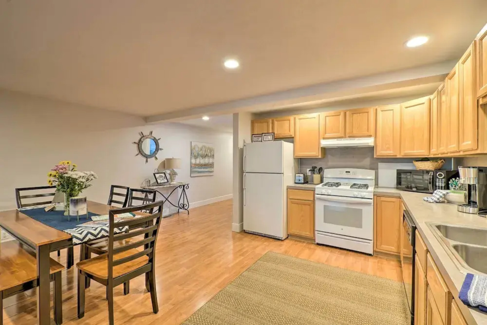 Cute Grand Haven Apartment: Walk Downtown Streets!