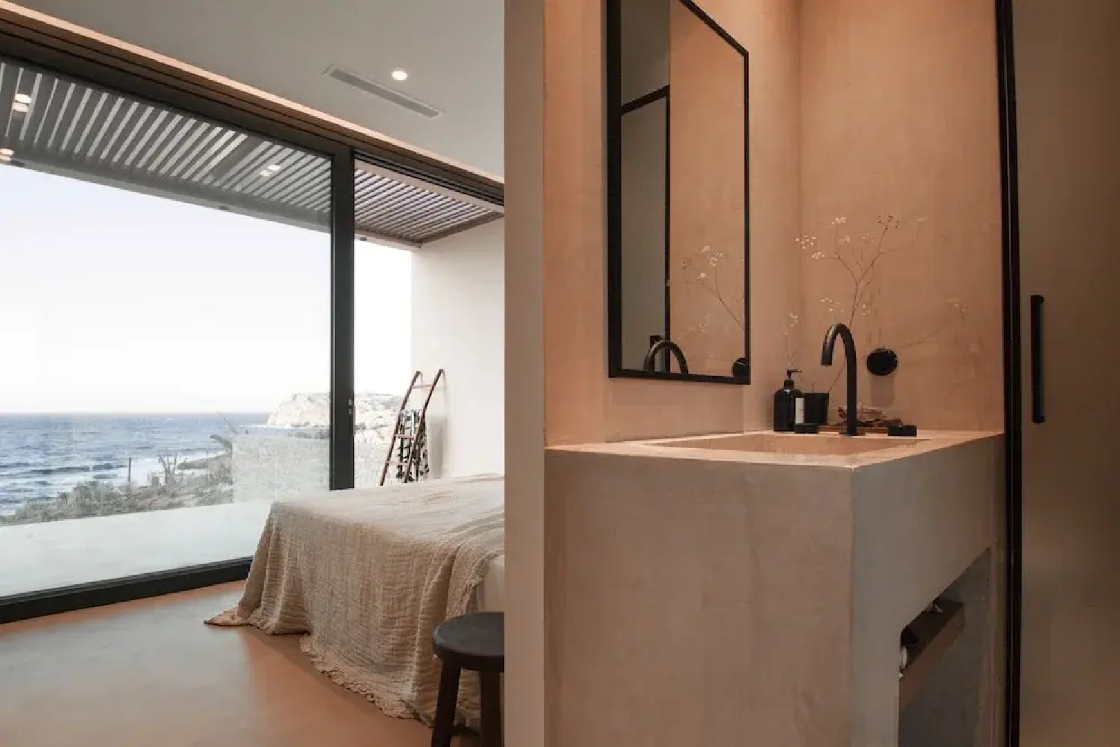 Idyllic Luxurious Villa With Private Infinity Pool Wheel Chair Friendly and Amazing sea Views