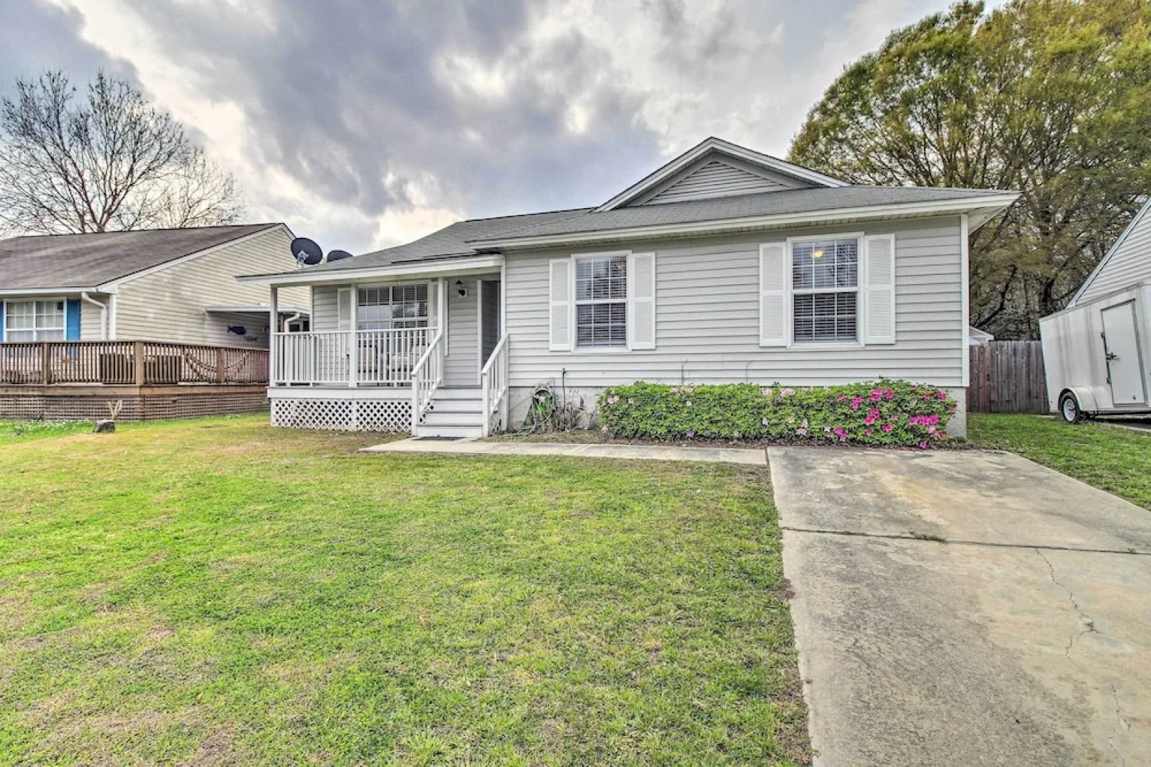 Home ~ 7 Miles to Savannah Historic District!