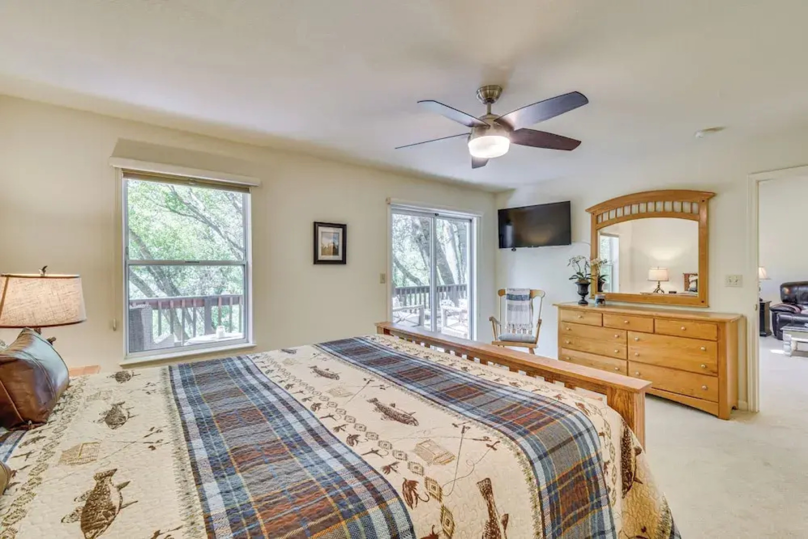 Yosemite Home Base: Community Perks + Lake Access!