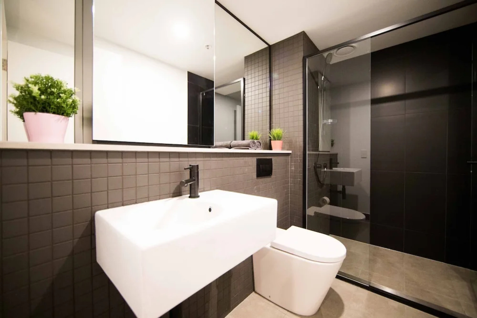 Midnight Apartments Accommodate Canberra