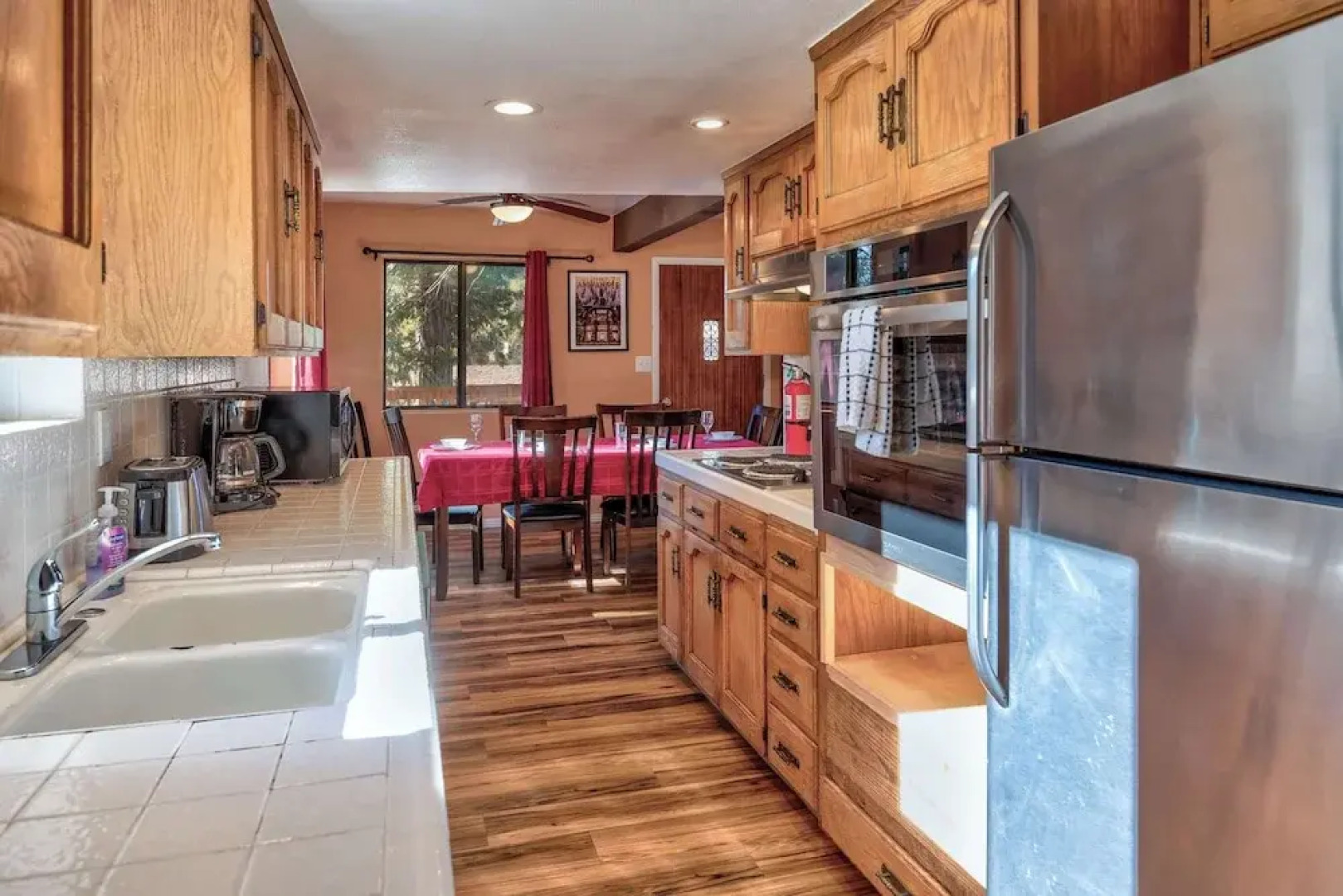 Yosemite Aviary and Quail Within Yosemite - 2 Separate Units, Up To 14 Guests!