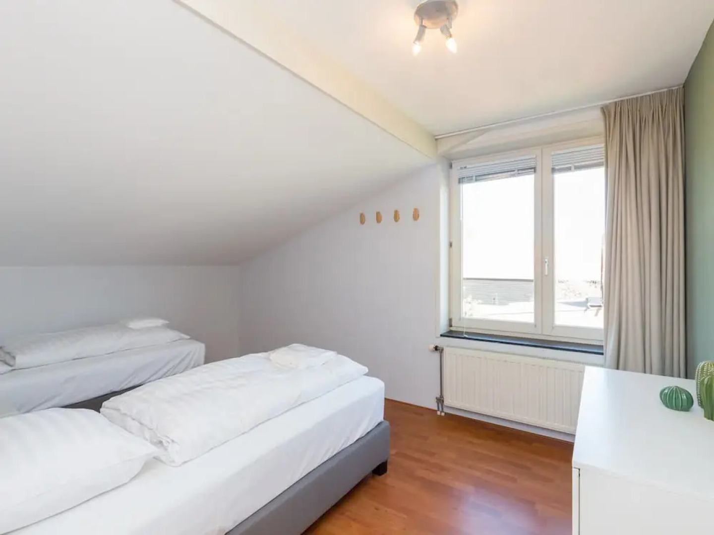Very Spacious 6-person Apartment Located in the Centre of Ouddorp