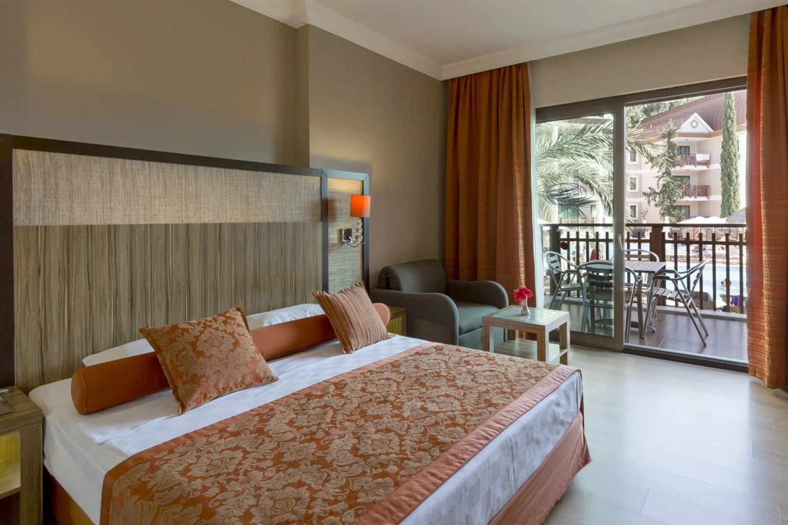 Quattro Beach Spa & Resort Hotel