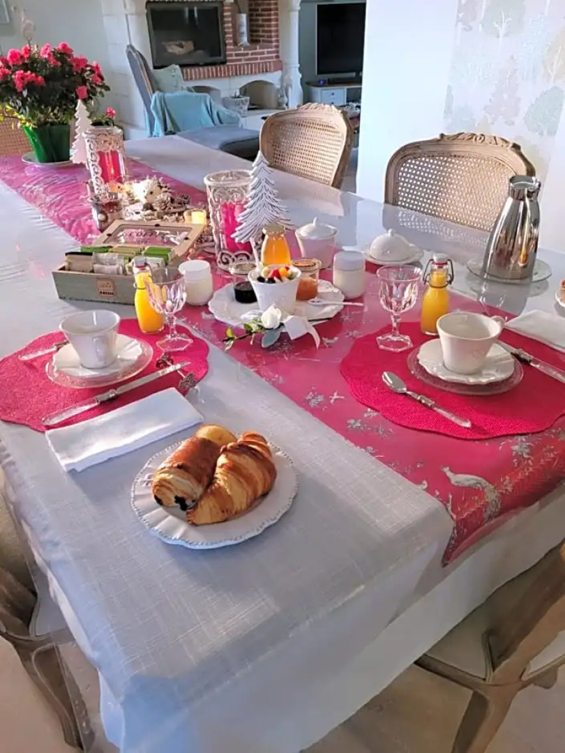 Au Chant Des Oiseaux (Adults Only)