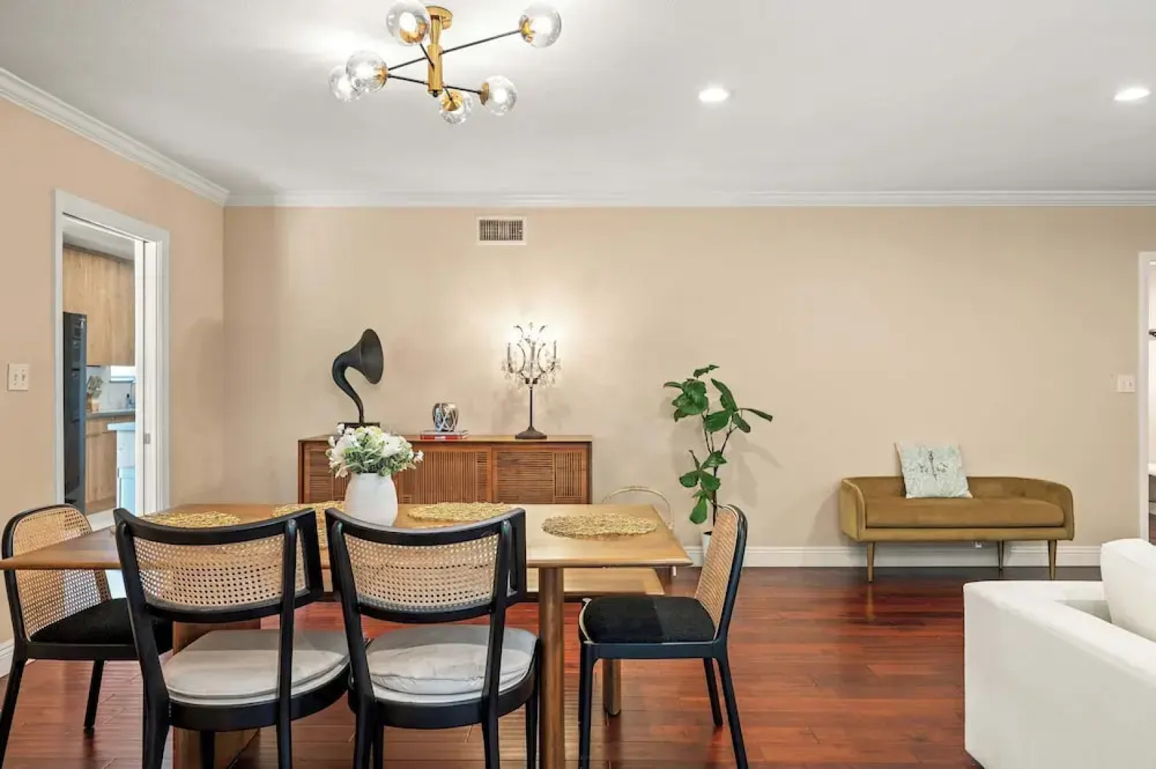 Modern Serenity Near LA Tranquil 3BR Stay