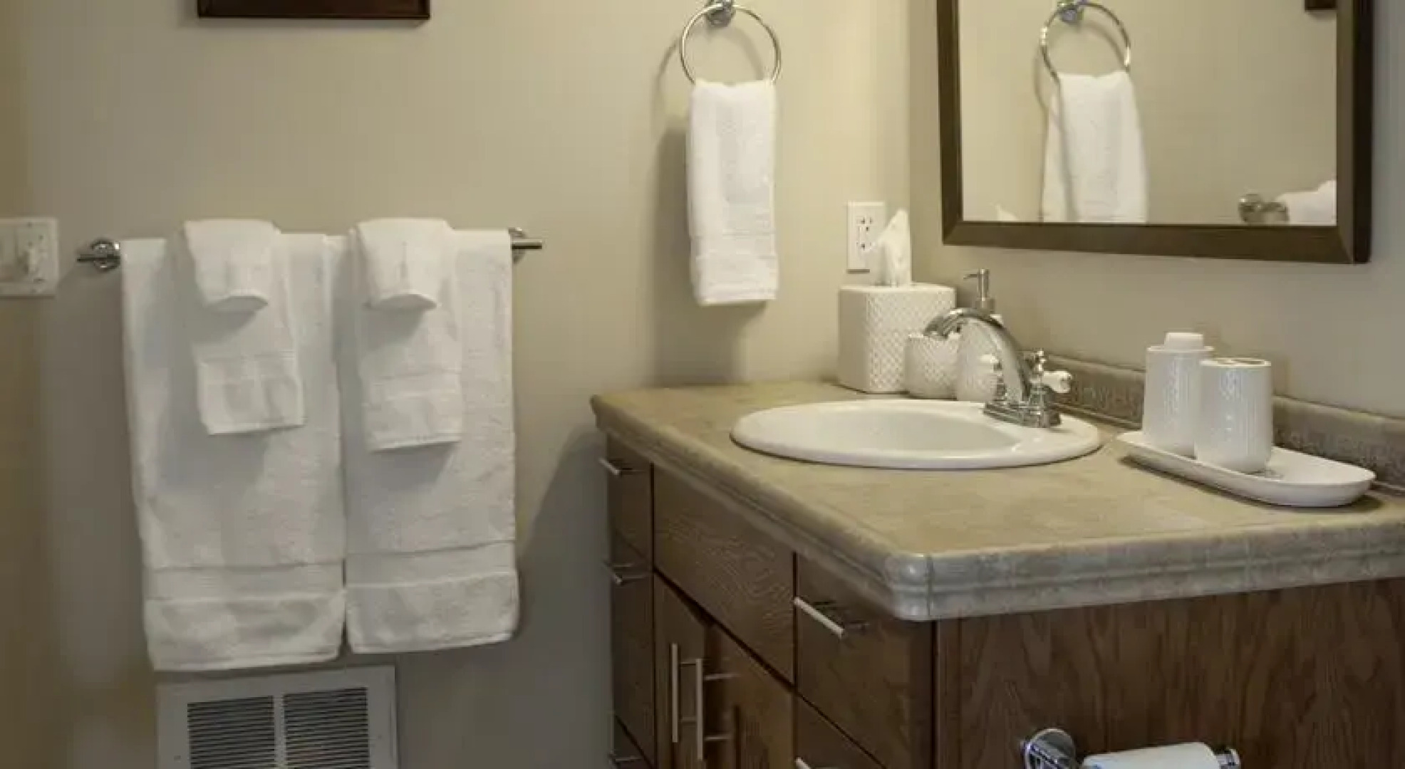 Sonoma Rosso Guest Cottage