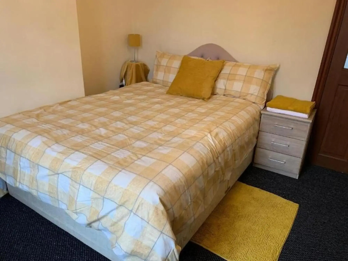 Busybee - Guest House- Self service