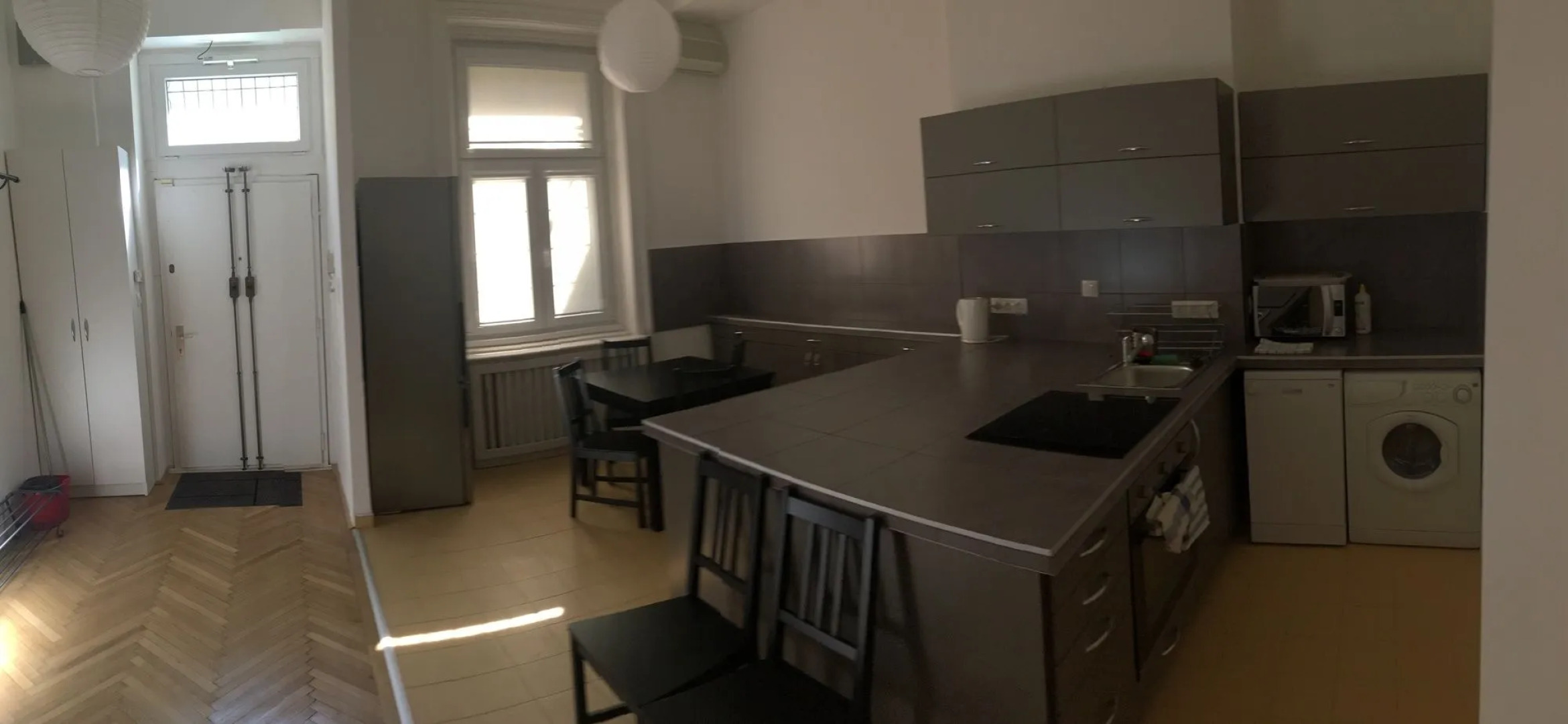 Baroque Hostel & Coworking