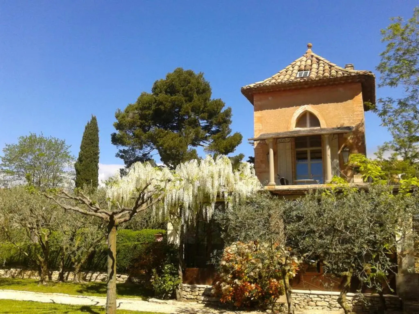 La Tour des Beaumes à GORDES avec Piscine Privée -