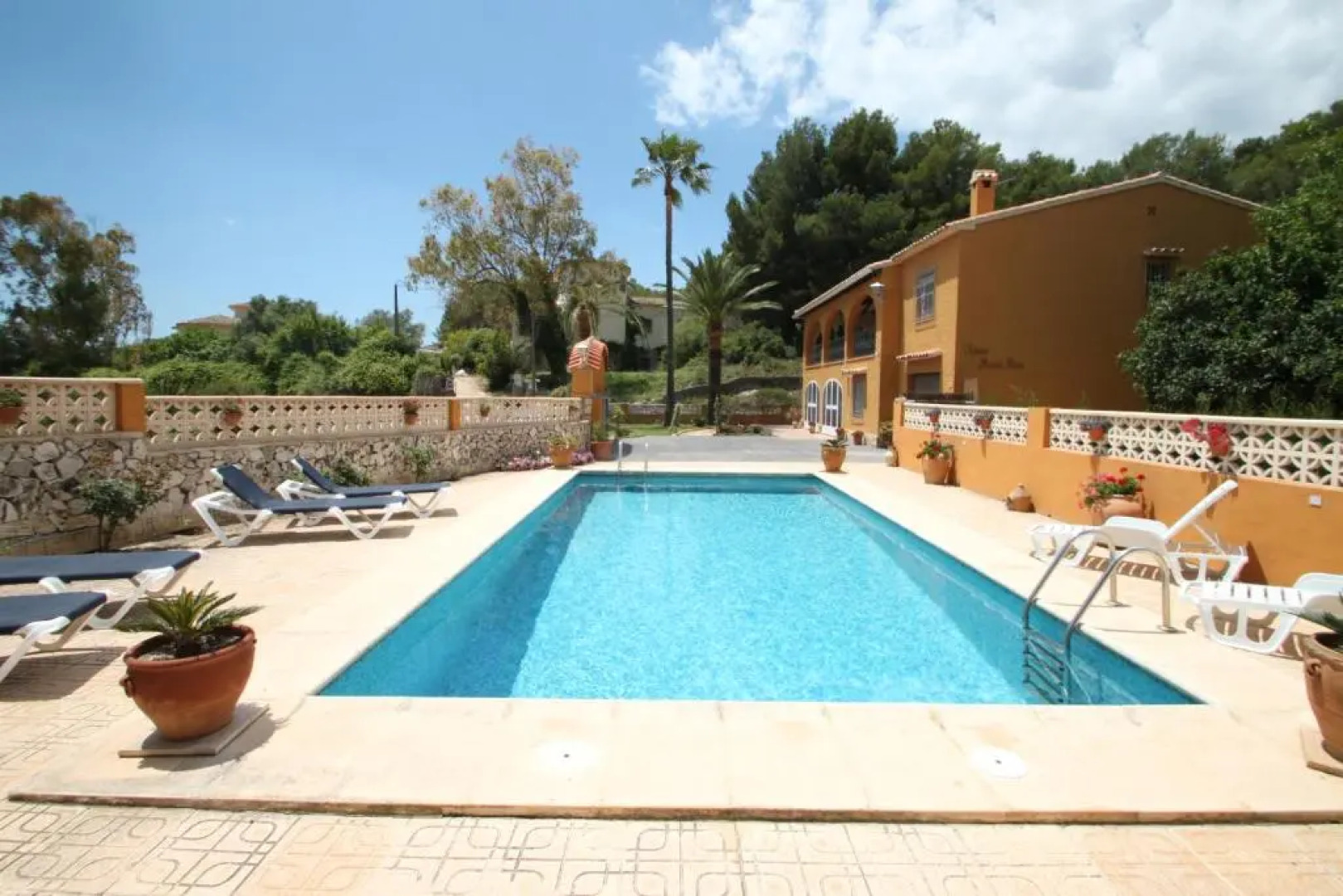 Mariros - pretty holiday property with garden and private pool in Moraira