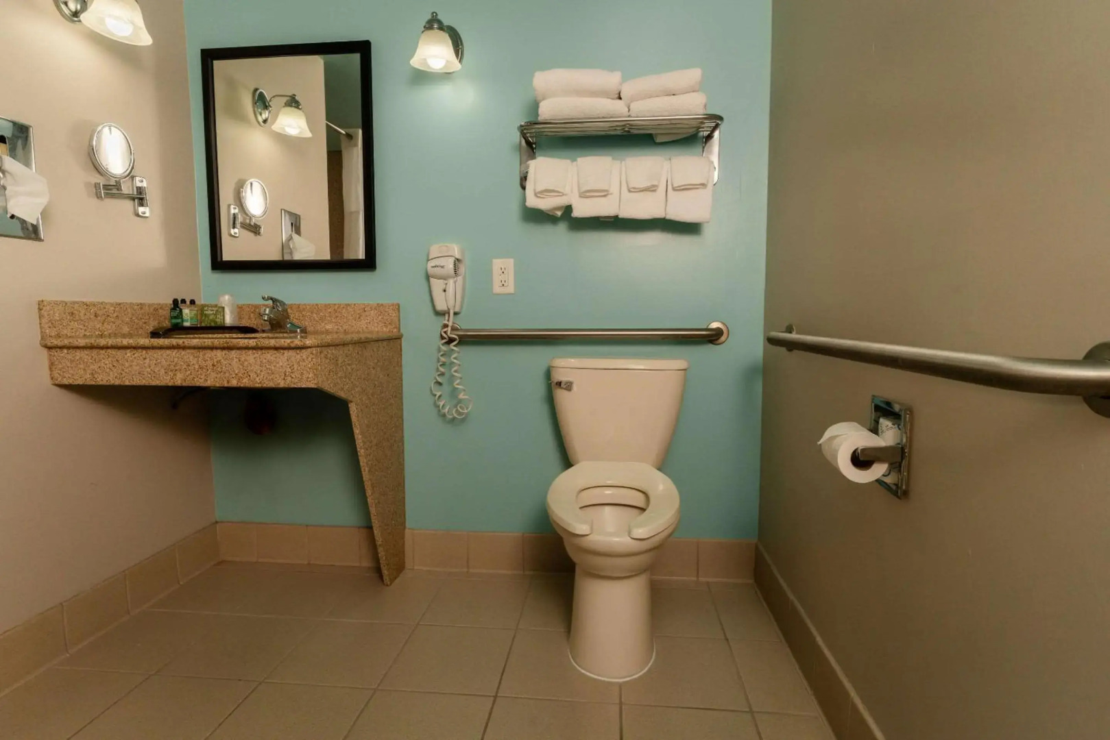 Gateway Hotel & Suites, an Ascend Collection Hotel