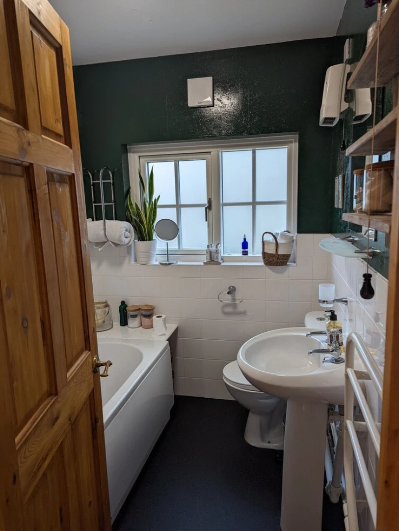 2 Bed Cottage - Sleeps 4 - Garden, Pets, Wifi