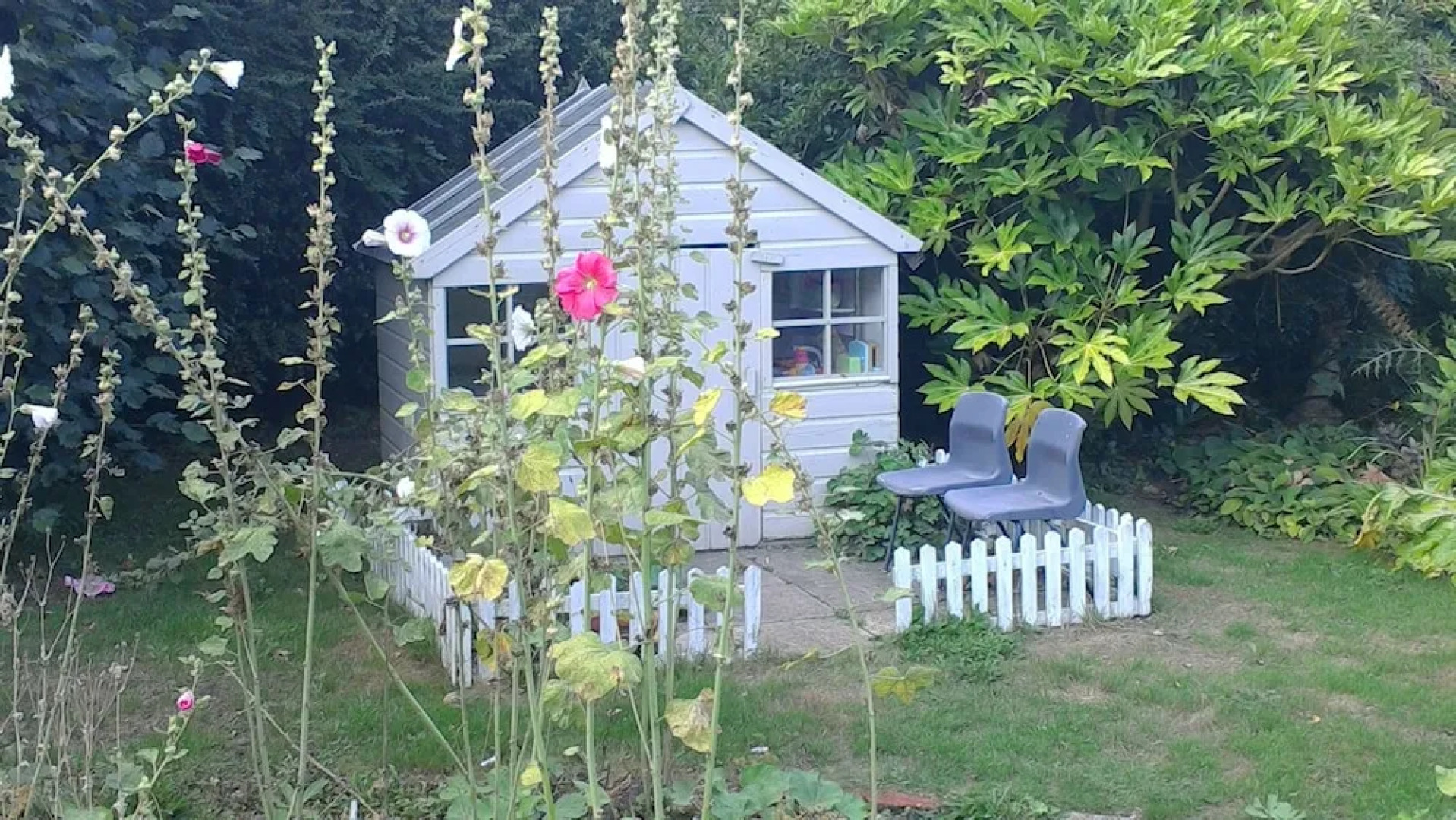 Whispering Cottages Bed and Breakfast