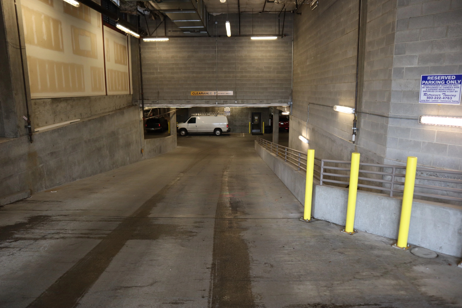 Modern, Upgraded Apartment - fast wifi and parking!