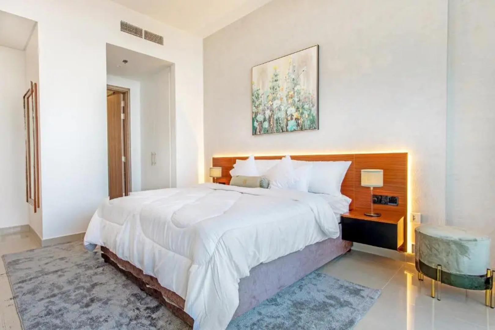 Live in the middle of Lagoons and Sea