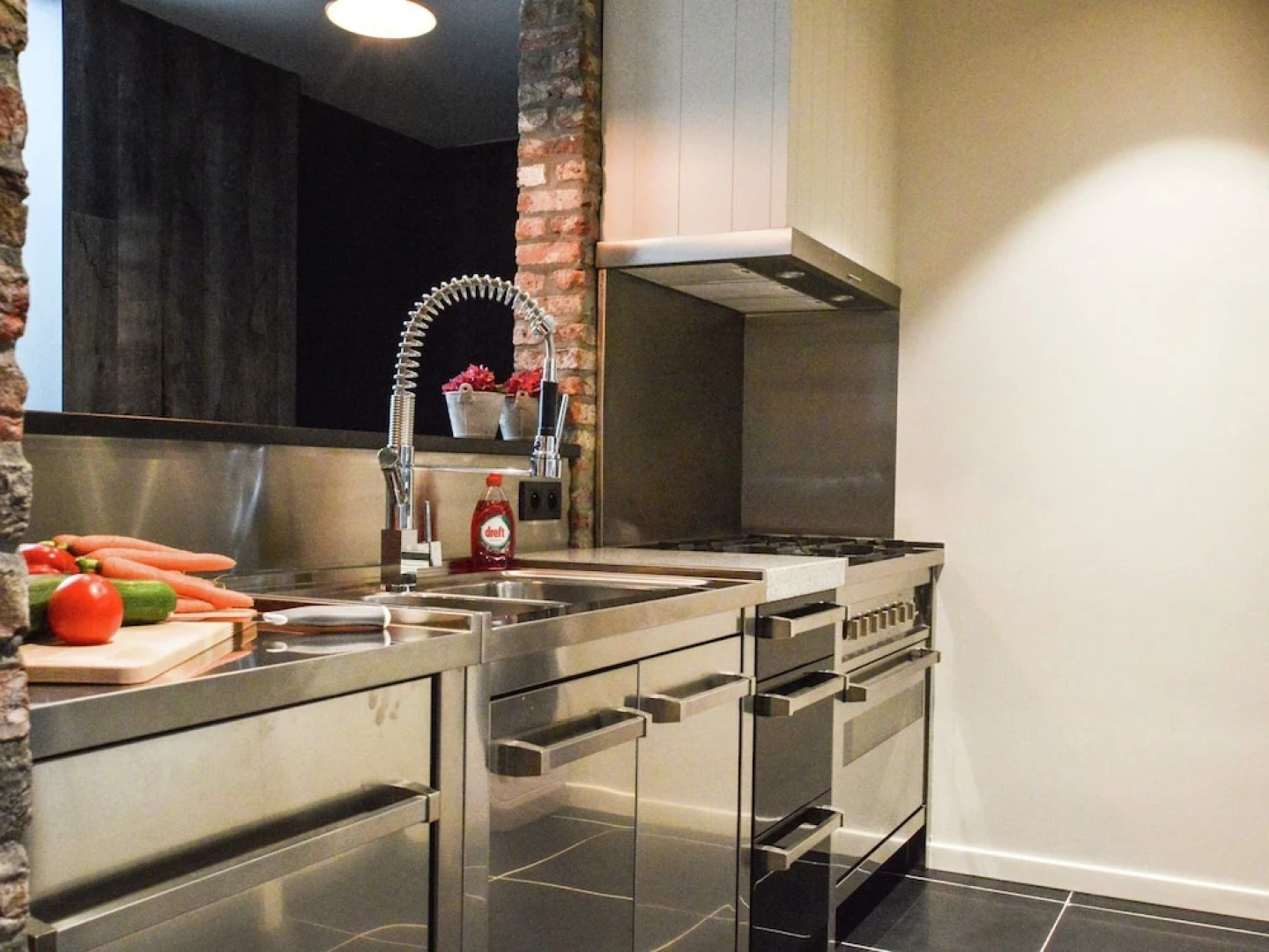 Luxurious Villa in Heuvelland with Garden