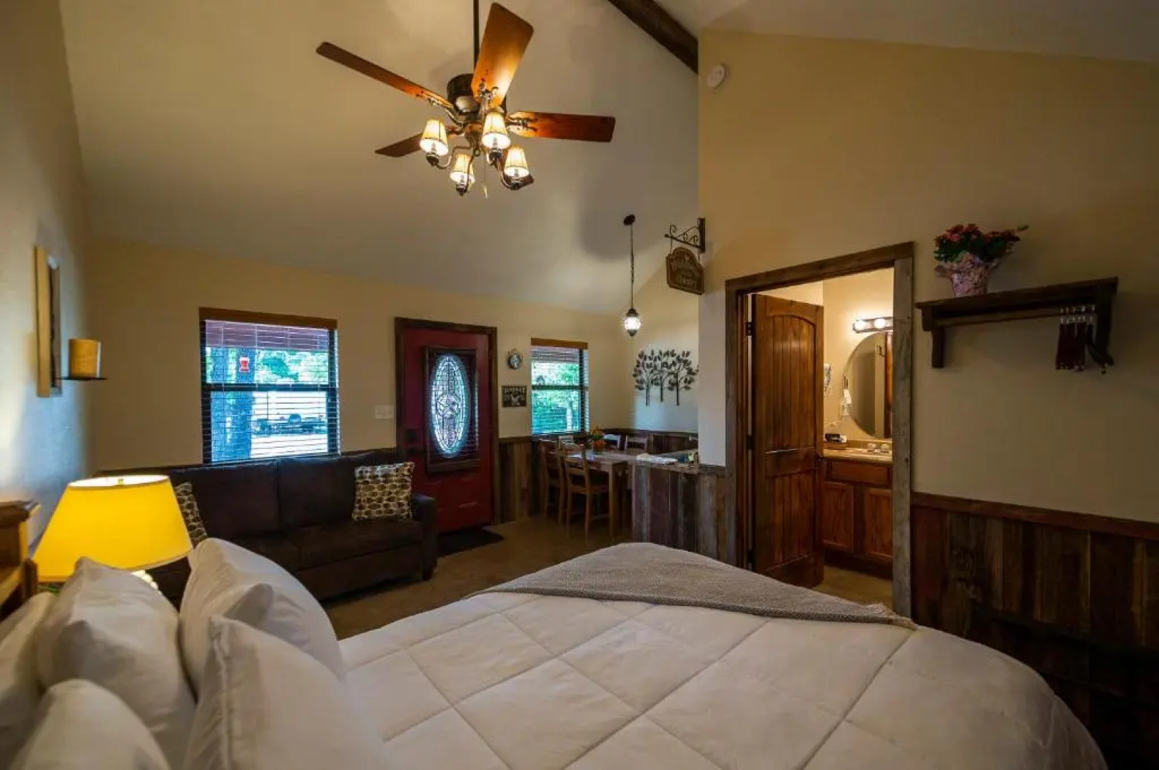 Pet Friendly Cabin 4 - 15 Minutes From Magnolia and Baylor