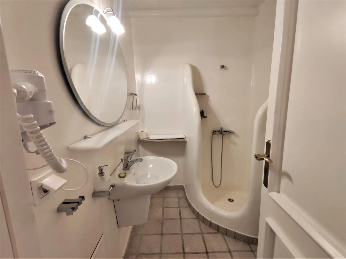 Mykonian Iros Suites & Villas