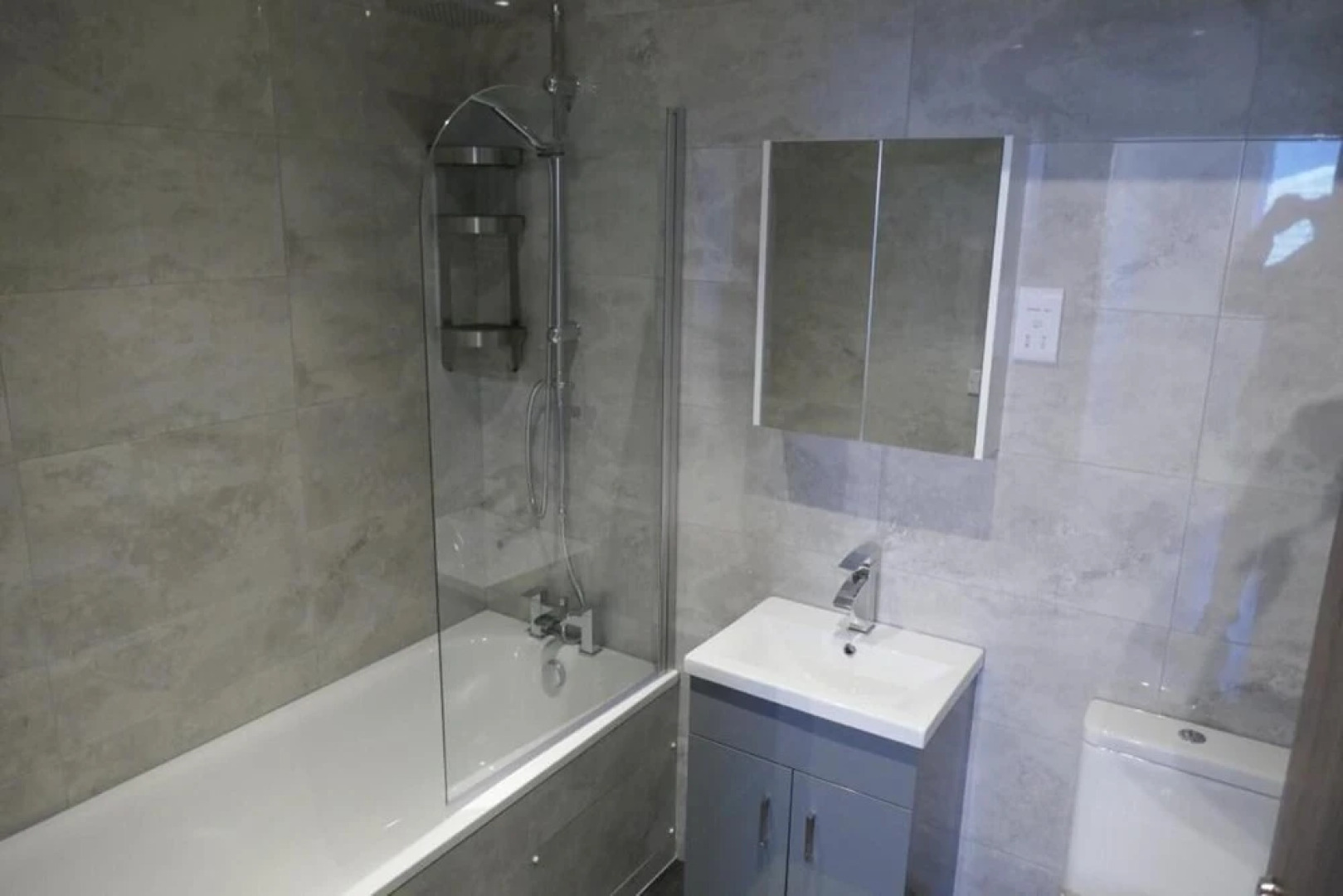 Immaculate 12-bed House Good Amenities in Wigan