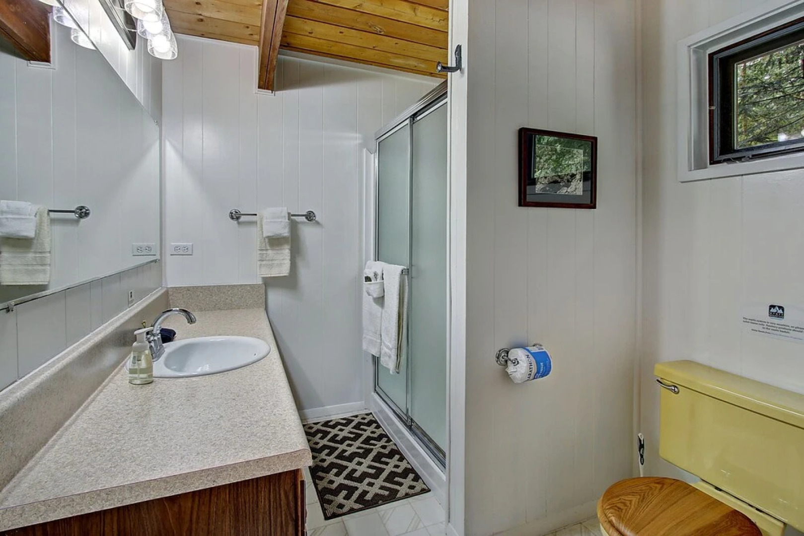 Fox Haven - Two Bedroom Cabin with Hot Tub