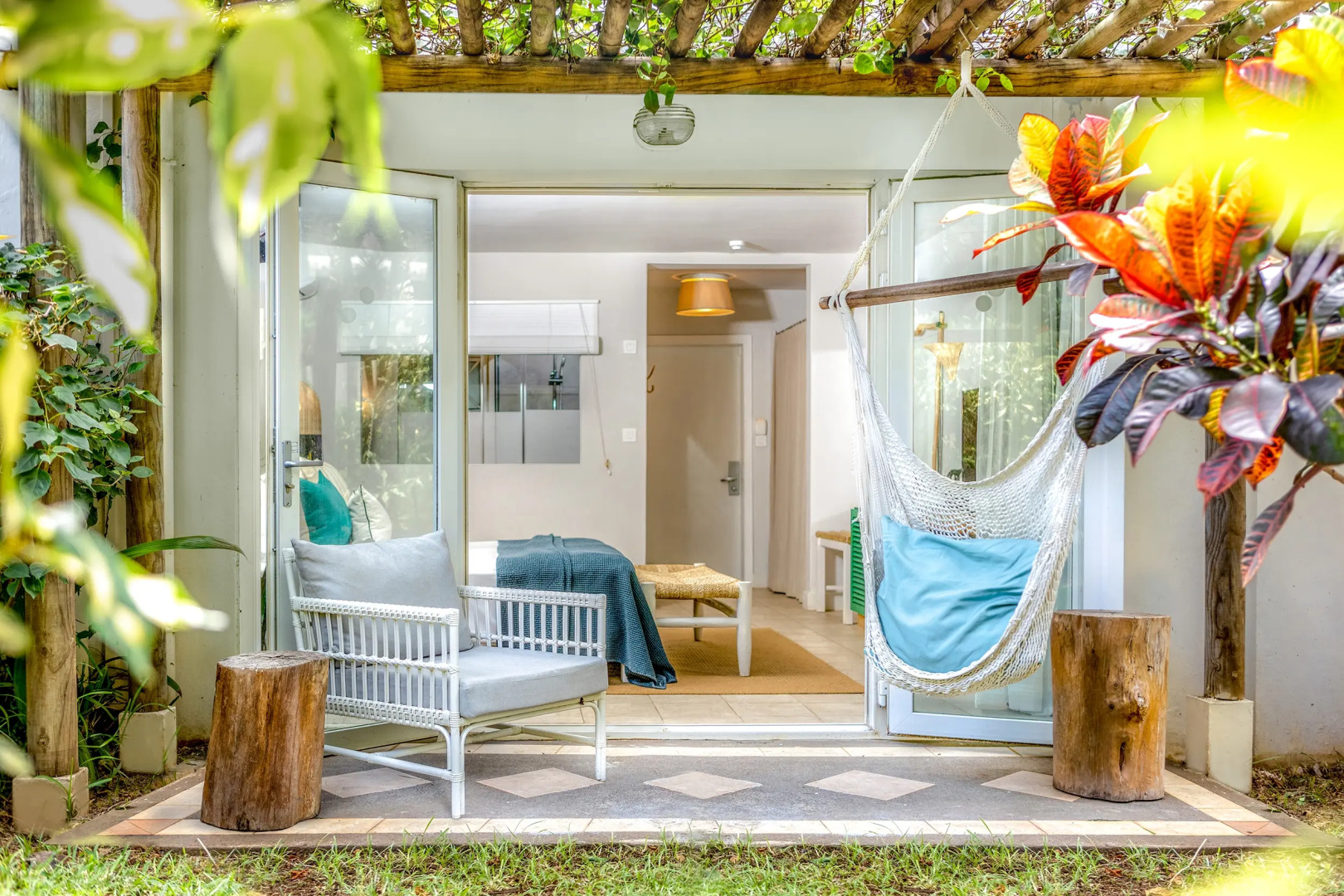 Lagoon Attitude - Adults Only