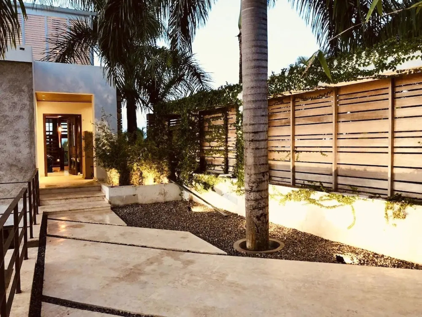 Modern 7 Bedrooms Villa on Private Beach Access