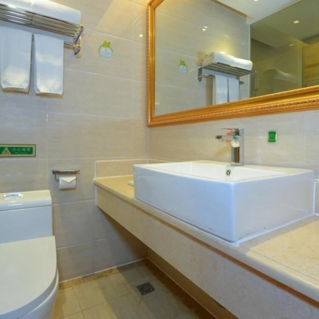 Vienna Hotel Guigang Central Square