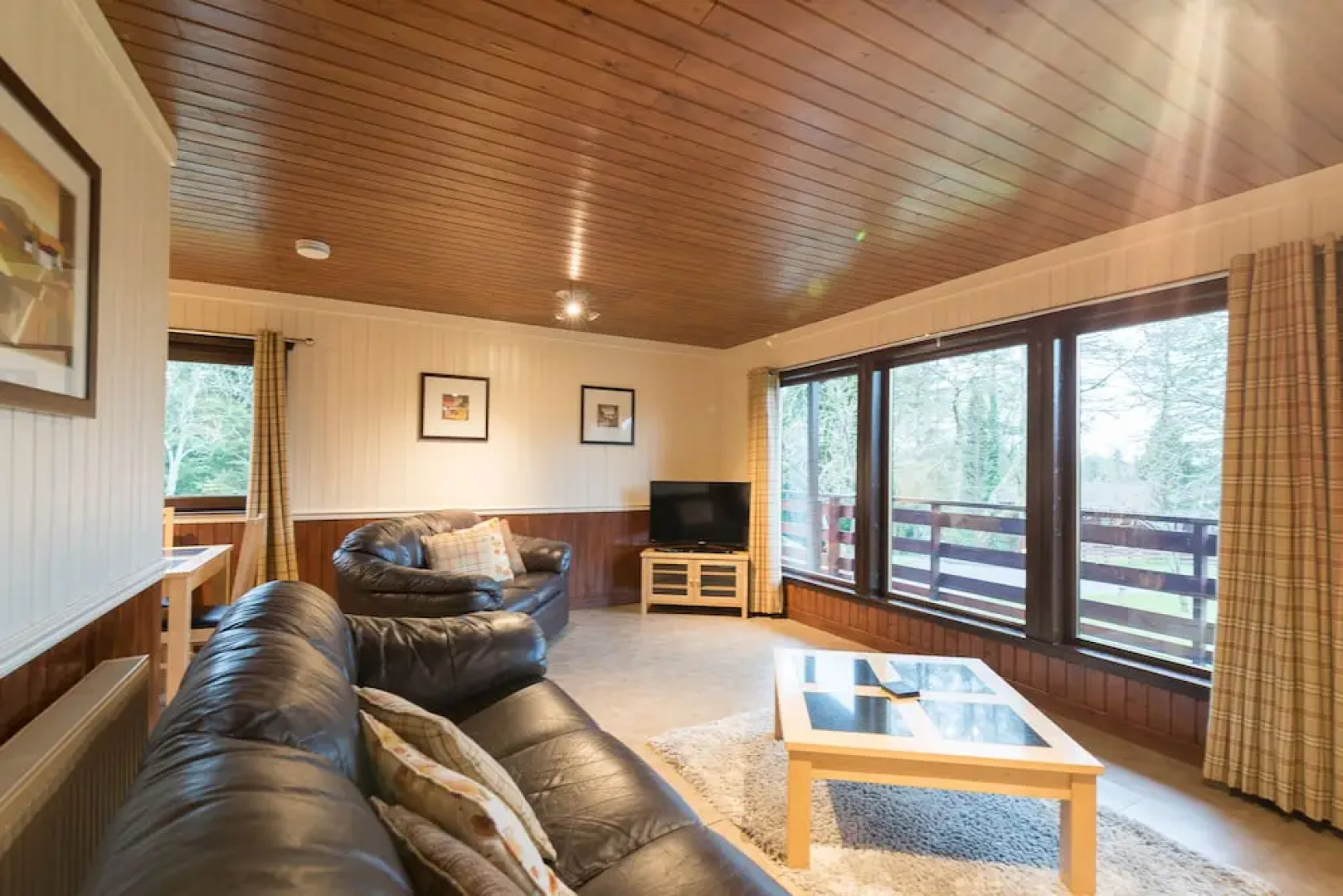 Bluebell Lodge 3 with Hot Tub