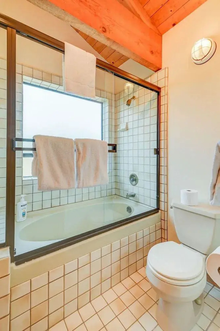 Take in the Pacific Fantasea w/ Hot Tub!