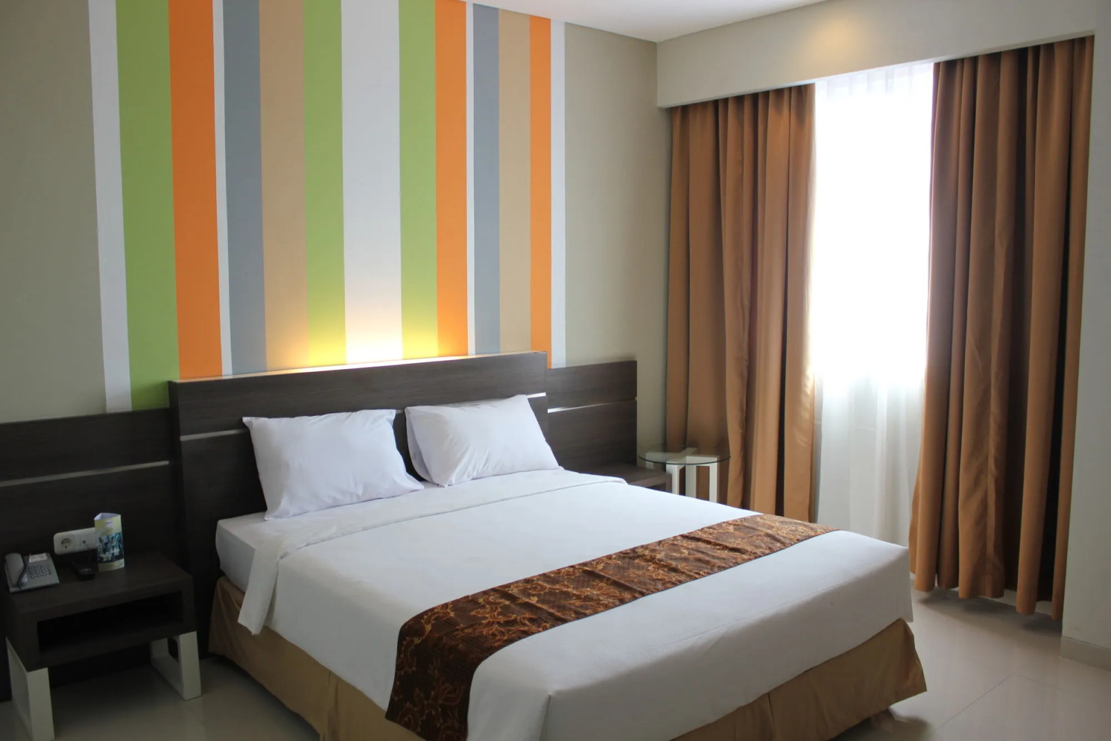 Pose in Solo by Wstay