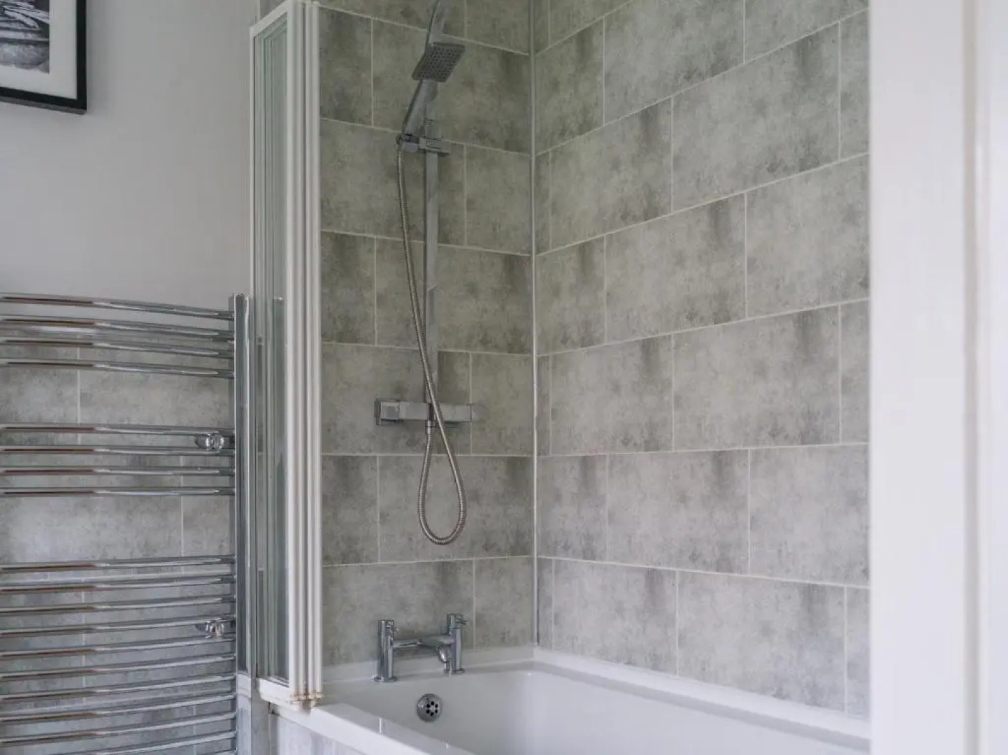 House - Sleeps 4 - Pet Friendly - Parking - Garden