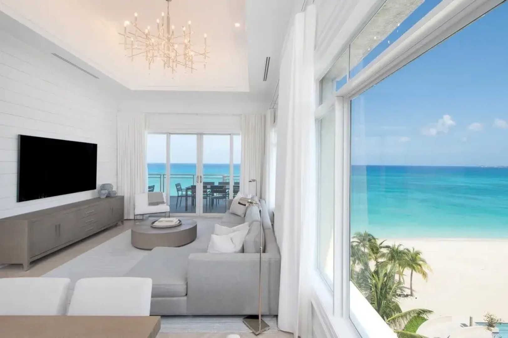 Club Se7en at The Beachcomber