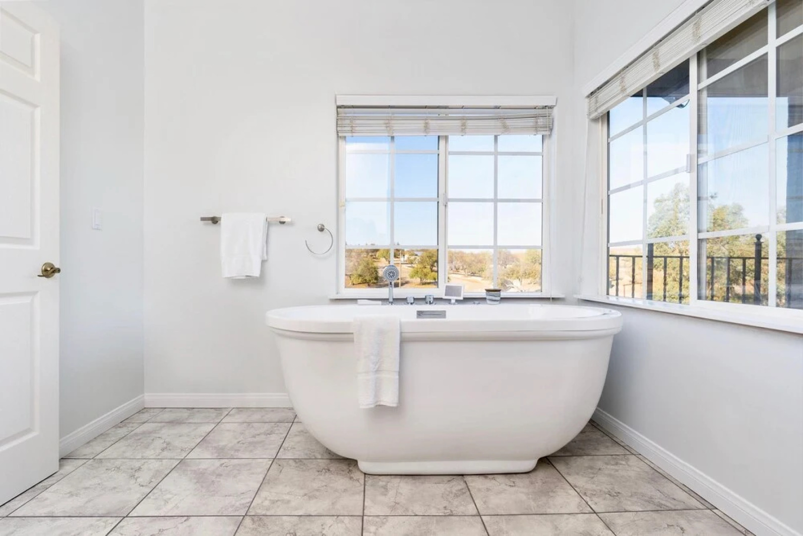 Adelaide by AvantStay | Sunset View from the Hot Tub | Ranch Styled Home