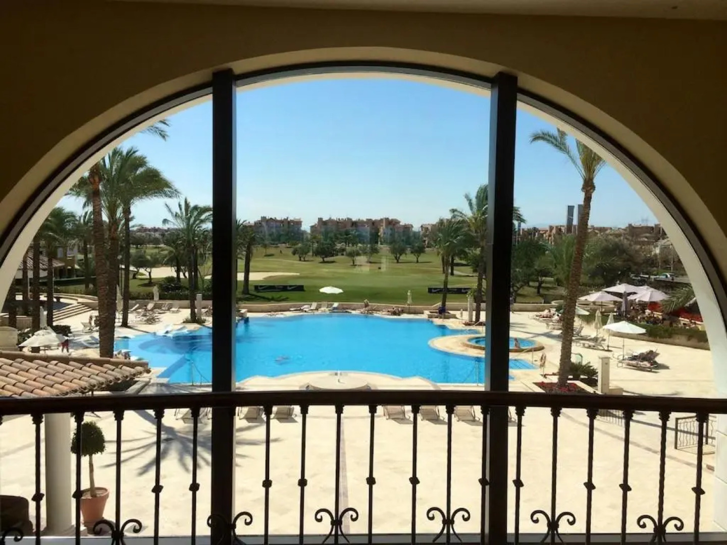 Luxury Spacious Apartment With Golf, Pool & Lake Views 5 Stars