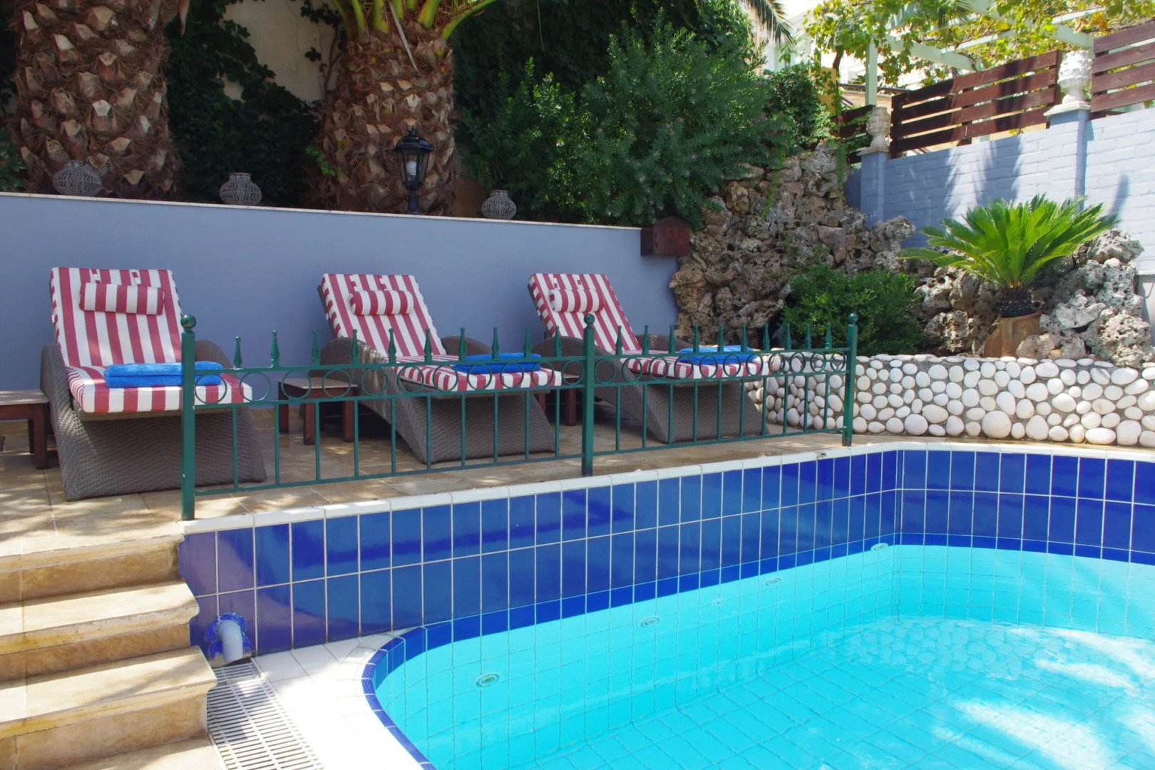 Faros Suites - Adults Only