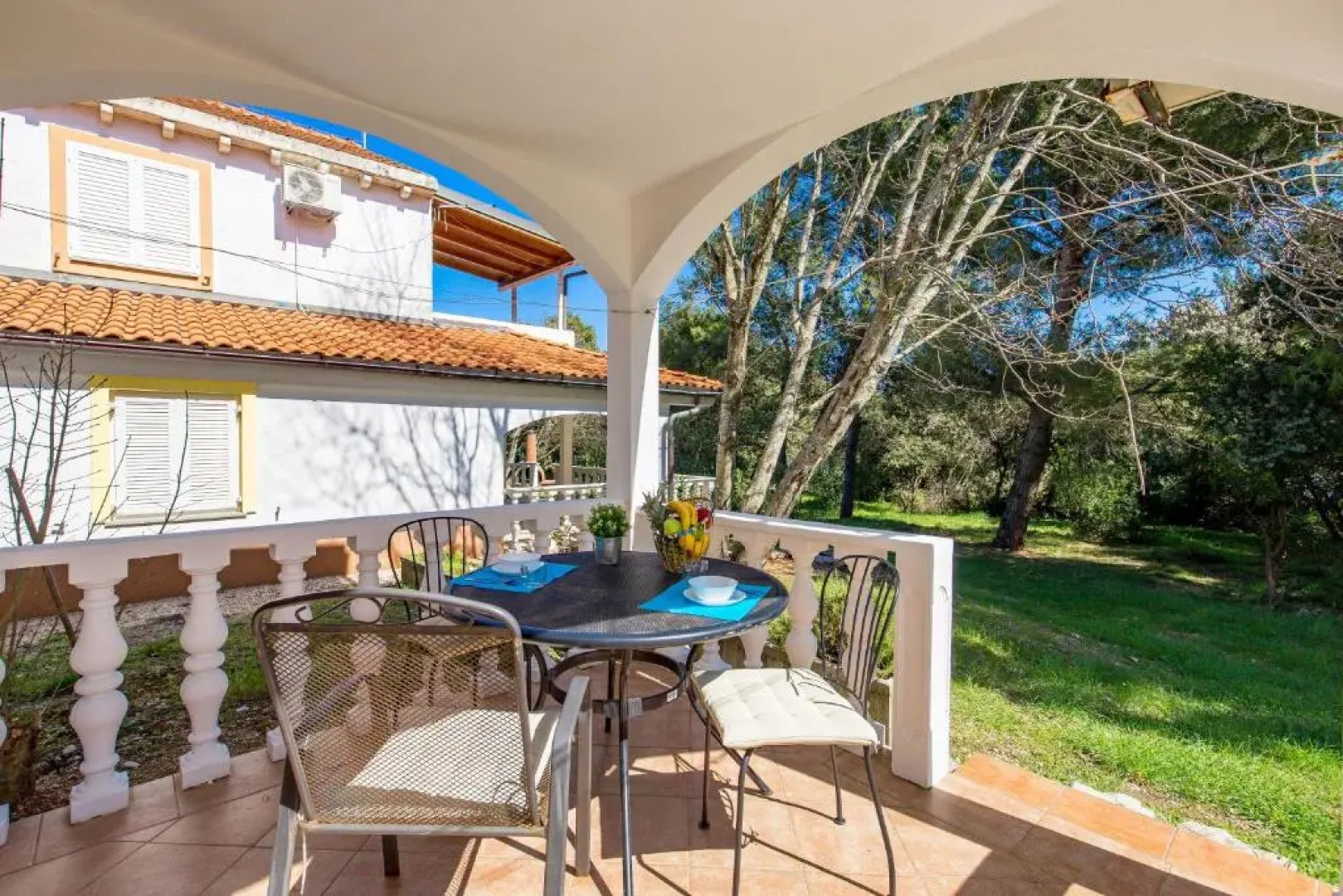 Apartment in pinewood near the sea