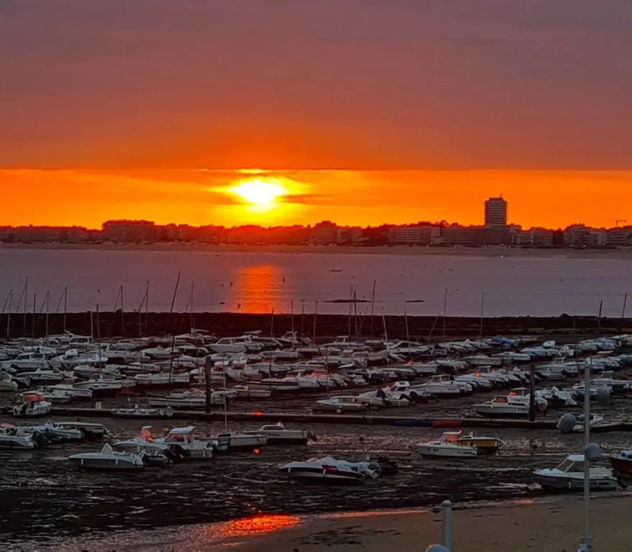 Nina STUDIO 5 PLACES AVEC VUE SUR LA BAIE AU PIED DES COMMERCES