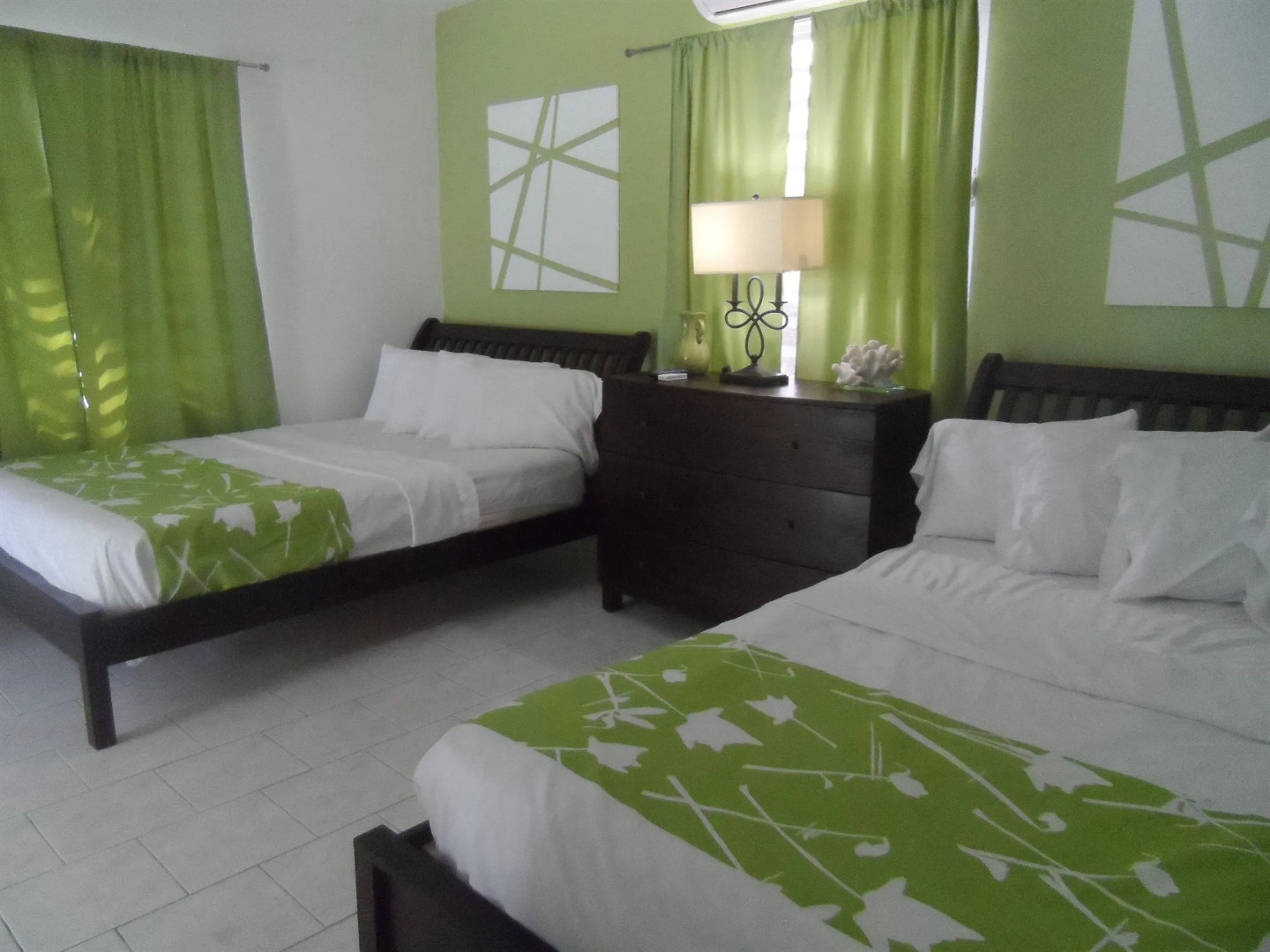 Casa Verde Hotel - Steps to the Beach | Pool, Restaurant & Bar