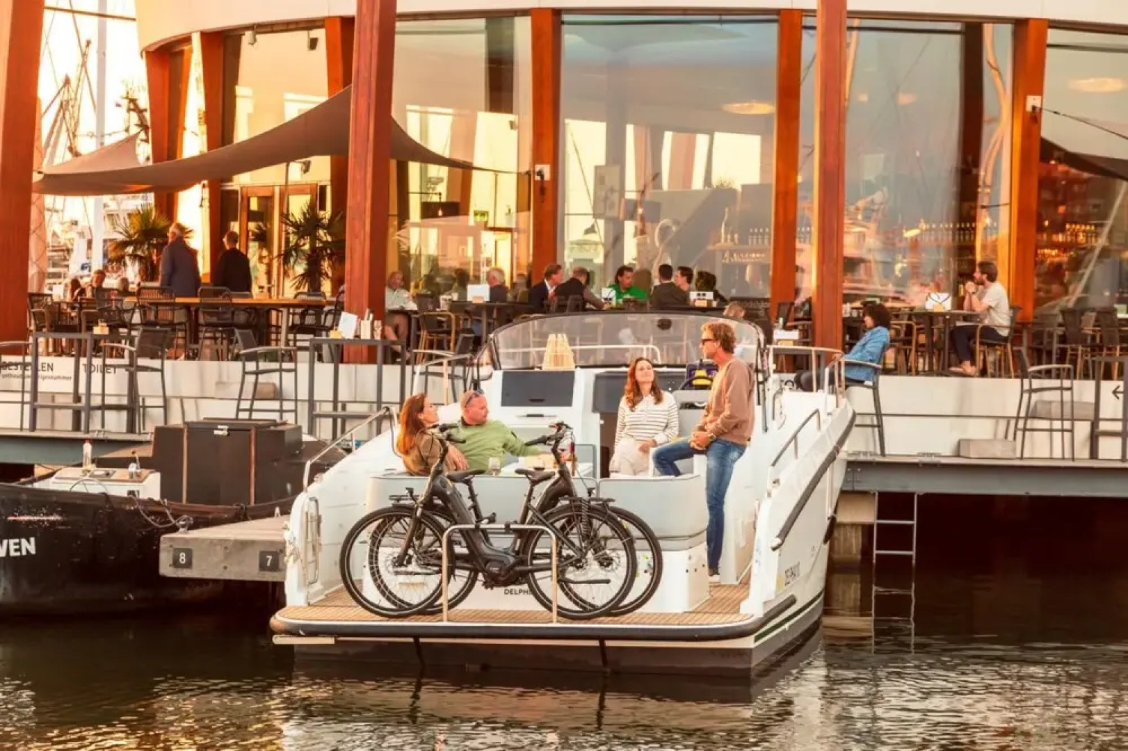 Delphia 10 Lounge een Uniek Verblijf op het Water met Veel Mogelijkheden