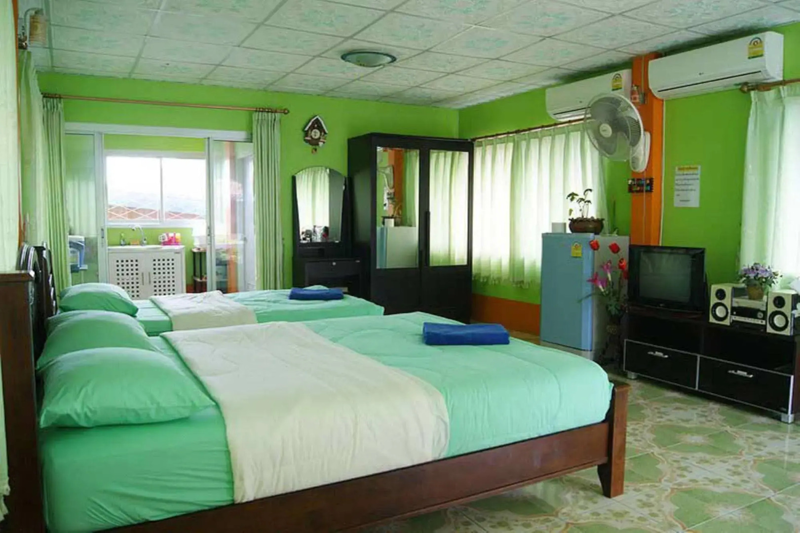 Buachompoo Resort Koh Sichang