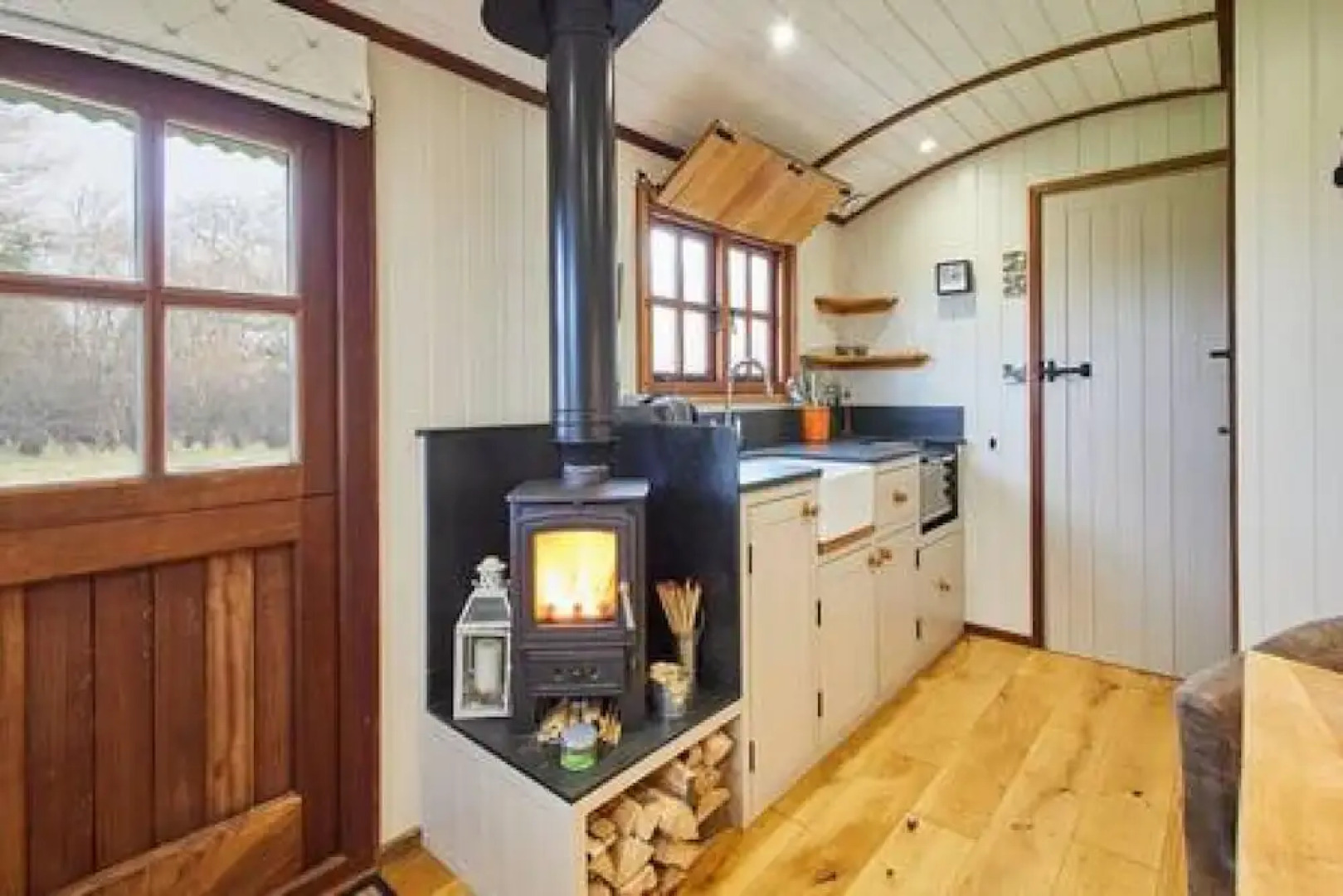 Host Stay Cwch Gwenyn