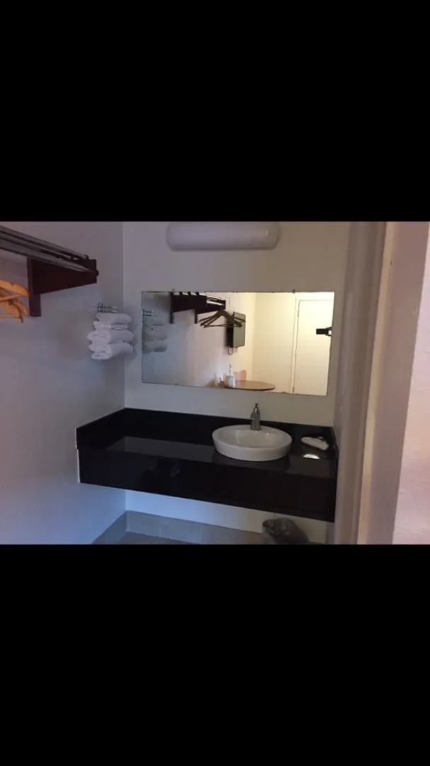 Super 8 - North Lima OH