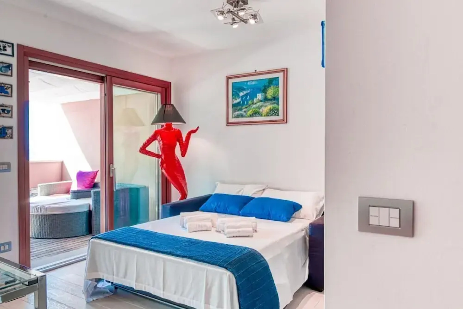 The Lady in Red Studio Flat with Sea View Terrace