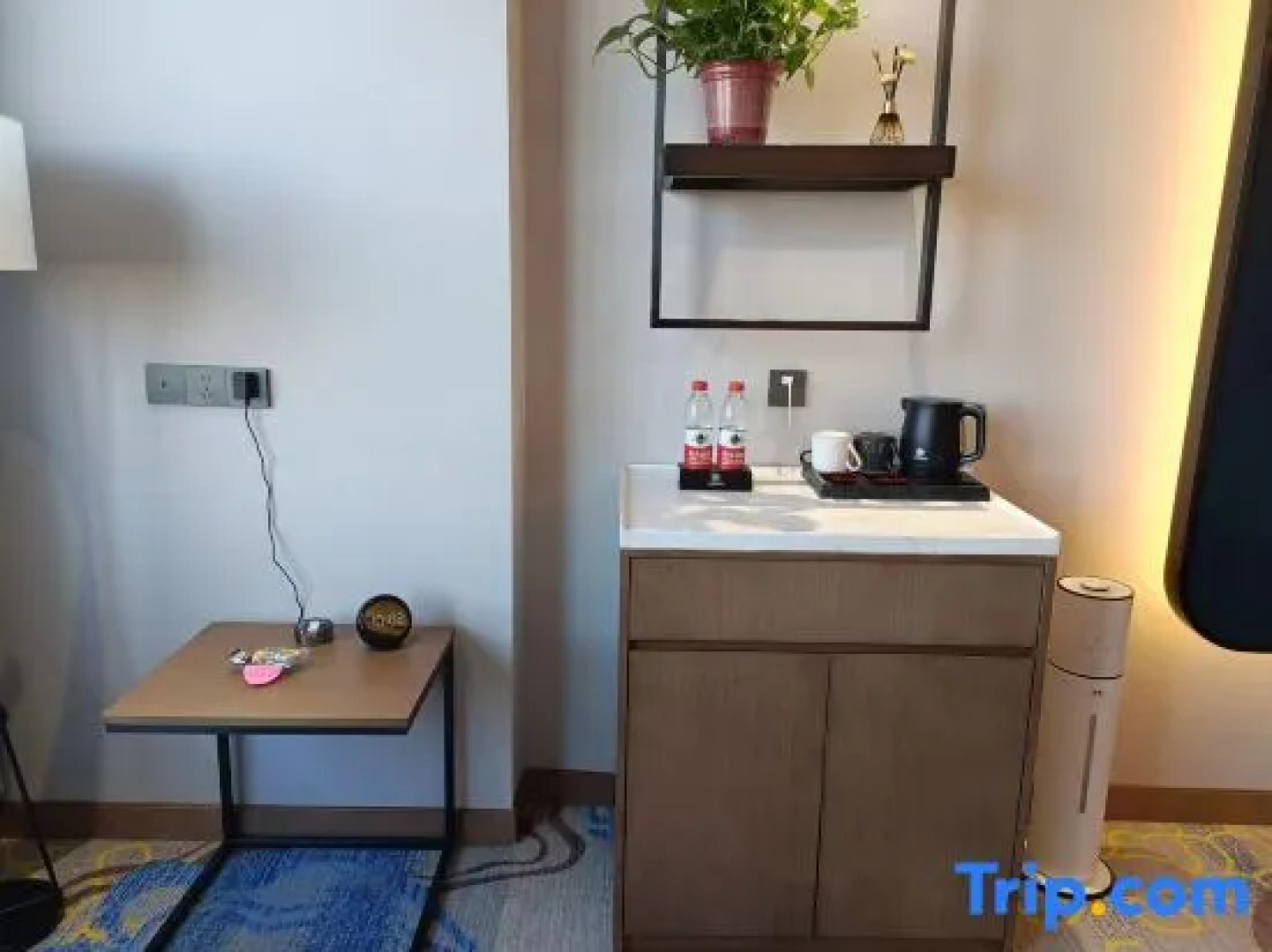 Tianzhuyuan Intelligent Hotel (Baiyin Jingtai People's Cultural Square Railway Station)